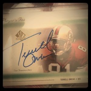 Signed Terrell Owens Upper Deck trading cards